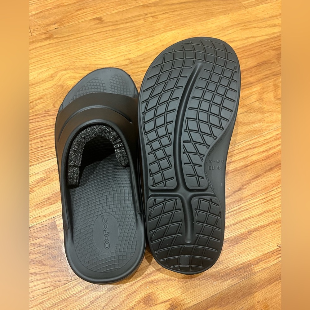 Oofos Ooahh Sandal - Picture 4 of 4